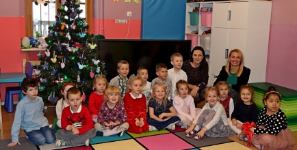 Przedszkolaki otrzymały wyjątkowy prezent pod choinkę